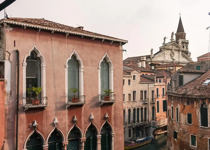 Fenice Double Canal View By Lionhost Апартаменты