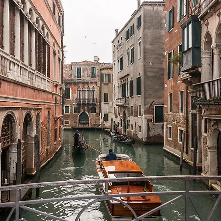 Fenice Double Canal View By Lionhost