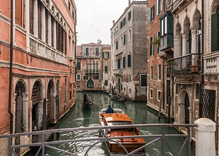 Fenice Double Canal View By Lionhost