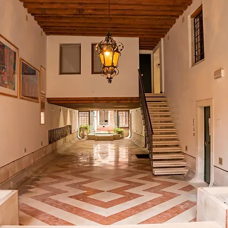 Fenice Double Canal View By Lionhost * Venise