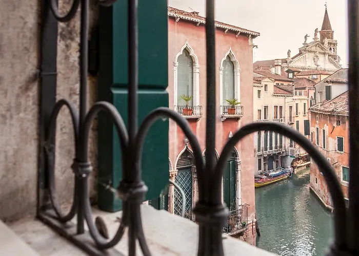 Fenice Double Canal View By Lionhost * 威尼斯