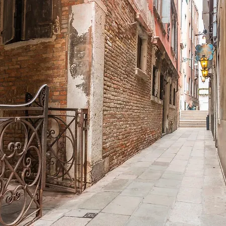 Апартаменты La Fenice Double Canal View *