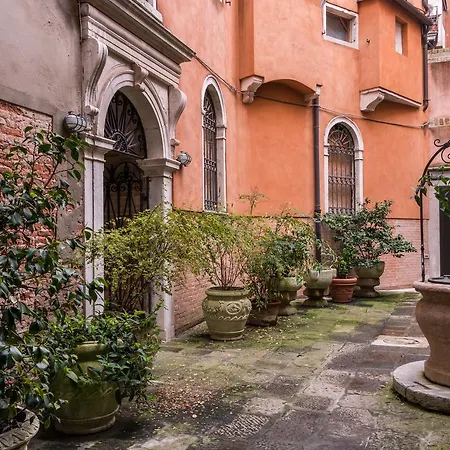 Апартаменты La Fenice Double Canal View